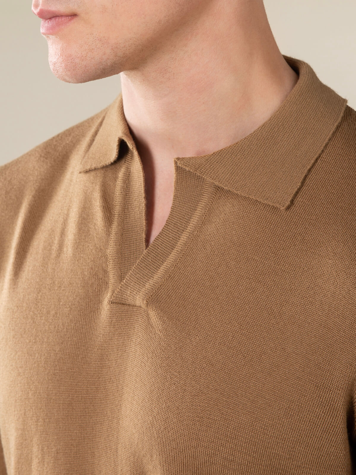 LeClub™ | Extrafine Merino Polo Caramel
