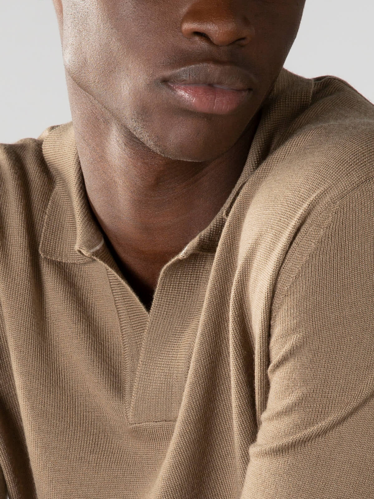 LeClub™ | Extrafine Merino Buttonless Polo Taupe